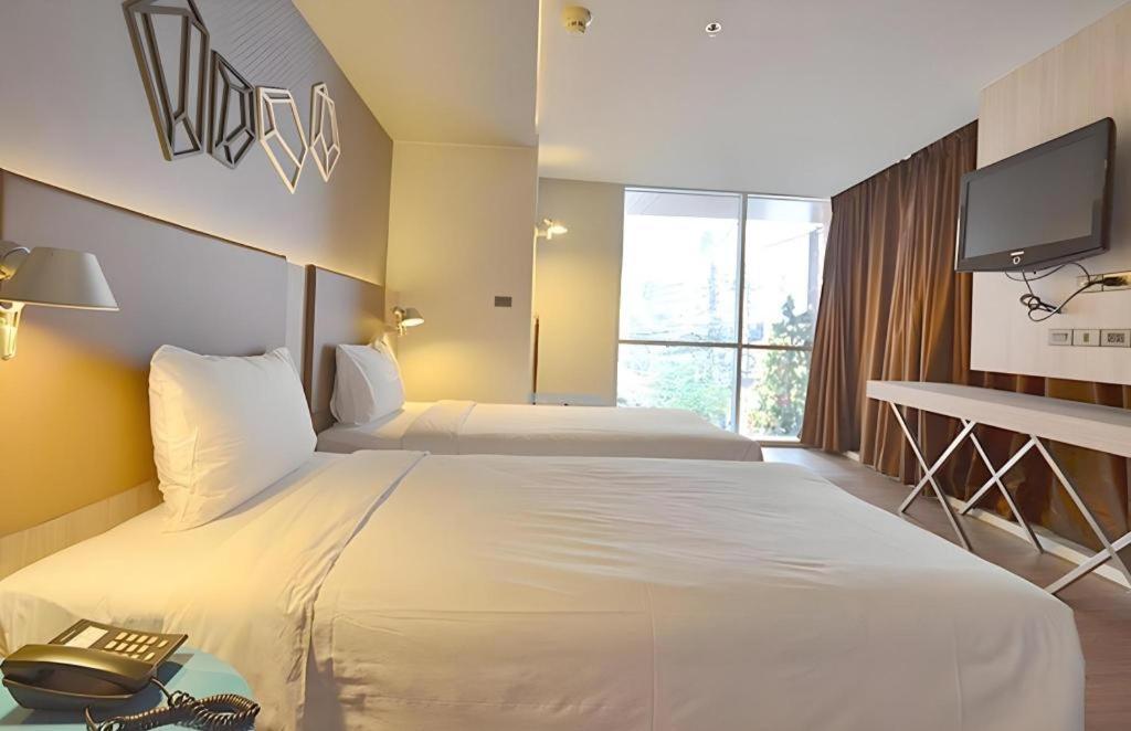 The Heritage Silom Hotel Bangkok Exterior foto